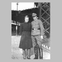 110-0015 13. Mai 1944 auf dem Bahnhof in Insterburg. Fuenf Tage nach der Verlobung fand hier der Abschied fuer immer statt.jpg